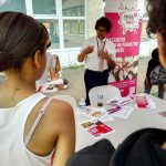 Yanis en pleine présentation de la Maison des Adolescents